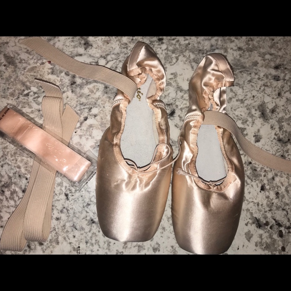 BRAND NEW capezio pointe shoes!